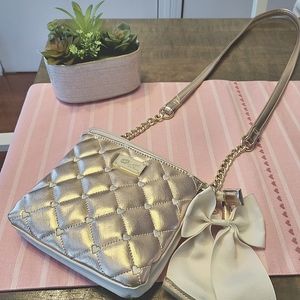 Betsey Johnson Crossbody, metallic pink with bow…🩷